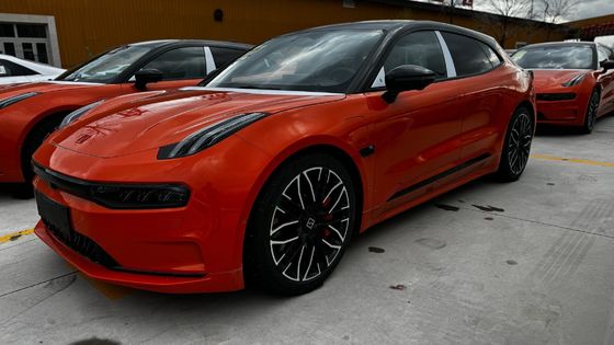 해치백 지크 001 유 에디션 100Kwh Z-스포츠와 함께 오렌지 컬러 2024년에 생산