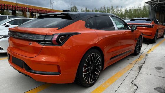 해치백 지크 001 유 에디션 100Kwh Z-스포츠와 함께 오렌지 컬러 2024년에 생산