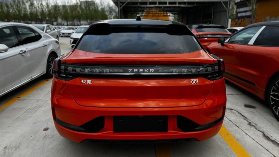 해치백 지크 001 유 에디션 100Kwh Z-스포츠와 함께 오렌지 컬러 2024년에 생산