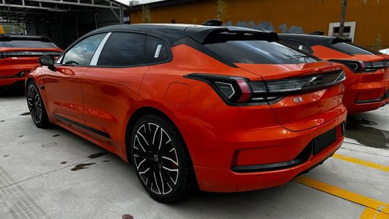 해치백 지크 001 유 에디션 100Kwh Z-스포츠와 함께 오렌지 컬러 2024년에 생산