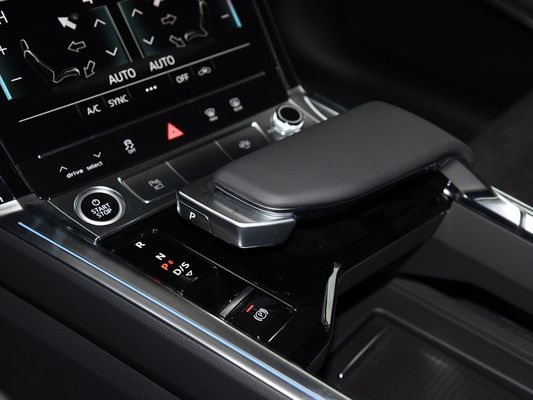 아우디 E-Tron 2021 50 쿼트로 전기 SUV 전자 자전 제동 시스템으로 사용