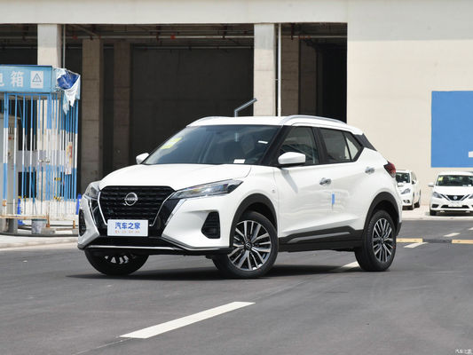 자동 변속기와 세련된 디자인으로 가솔린 엔진 2023 닛산 킵스 SUV
