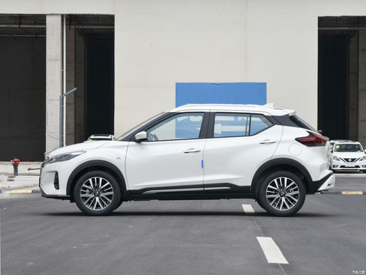 자동 변속기와 세련된 디자인으로 가솔린 엔진 2023 닛산 킵스 SUV