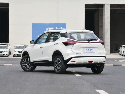 자동 변속기와 세련된 디자인으로 가솔린 엔진 2023 닛산 킵스 SUV