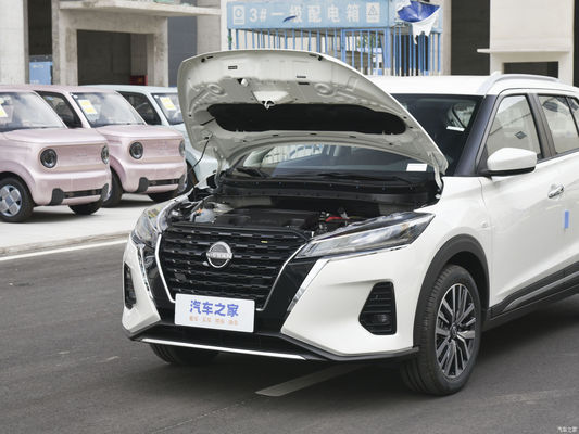 자동 변속기와 세련된 디자인으로 가솔린 엔진 2023 닛산 킵스 SUV