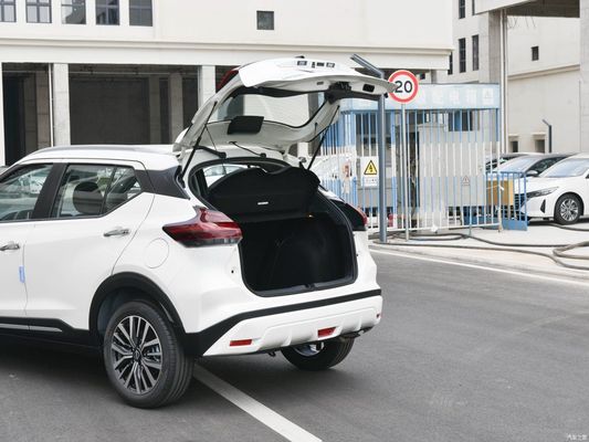자동 변속기와 세련된 디자인으로 가솔린 엔진 2023 닛산 킵스 SUV