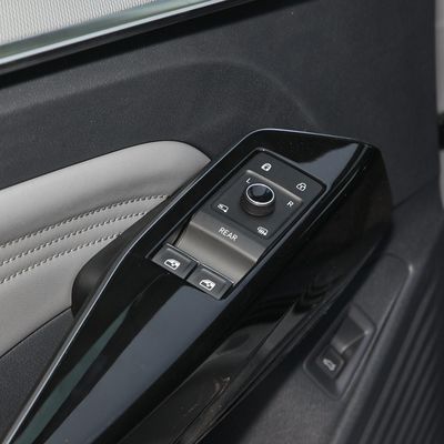 닫힌 카리저형 VW ID4 크로즈 장기 견고성 순수 / 라이트 PRO 에디션 전기 자동차 / SUV