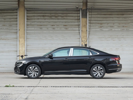 2023 모델 폭스바겐 패사트 PHEV 장기 배터리 수명 고객 요구에 맞는 고급 세단