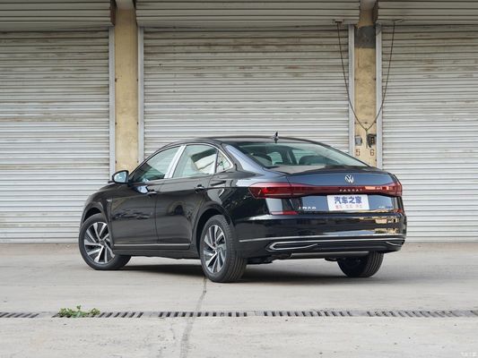 2023 모델 폭스바겐 패사트 PHEV 장기 배터리 수명 고객 요구에 맞는 고급 세단