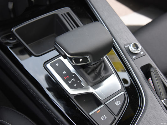 가솔린 자동차 아우디 A4l 2023 40tfsi 자동 변속기와 4858*1847*1439 크기