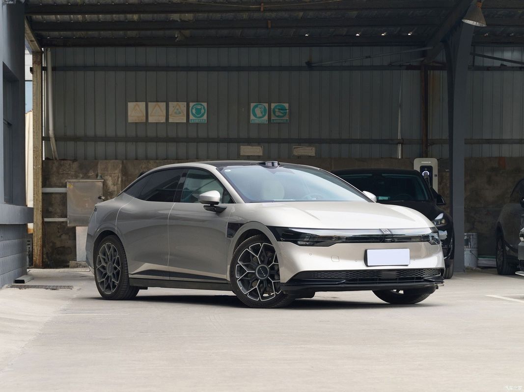 순수 전기 2024 자동차 Zeekr007 세단 4WD 75kwh 100wkwh 배터리 최고 속도 210 Km/H EV