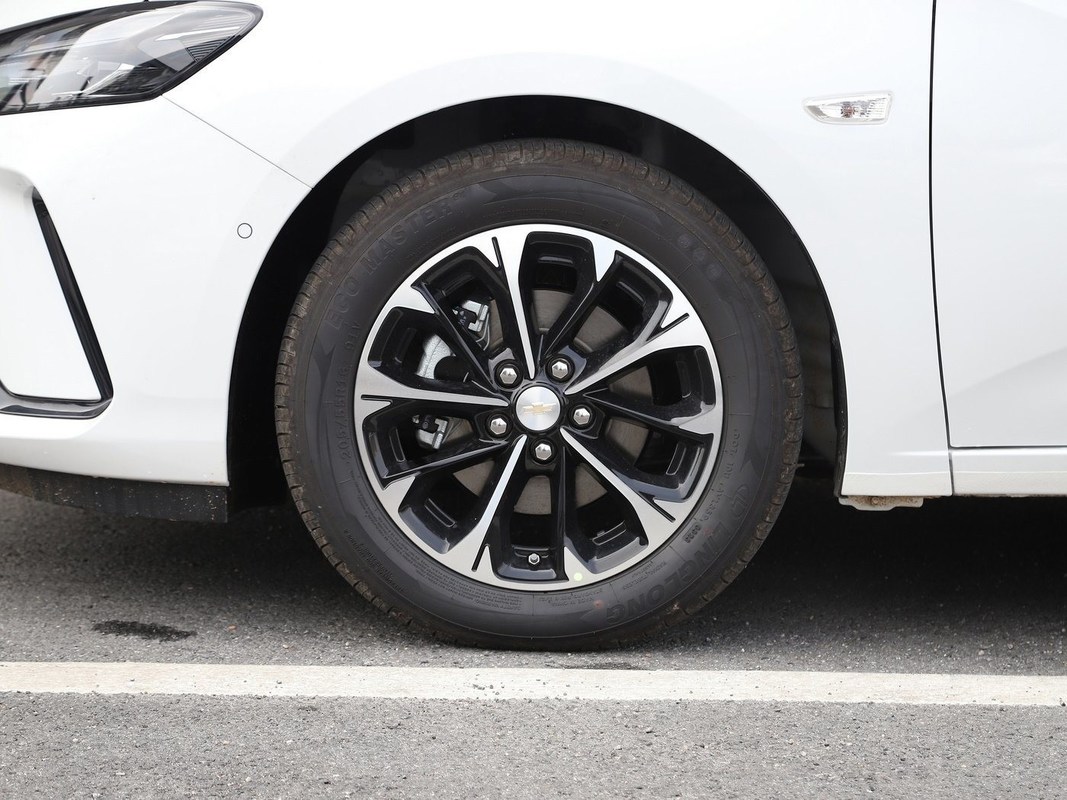 2024 1.3t Mild Hybrid Edition 1000-1600cc 배량과 FWD 드라이브 몬자